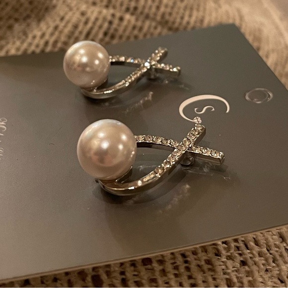 Earrings, Drop Faux Pearl & Rhinestones, BRAND NEW! - Picture 4 of 4